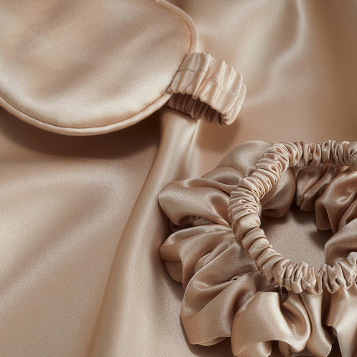 Silk Travel Essential Set 4 PCS Silk Pillowcase Scrunchy And Eyemask